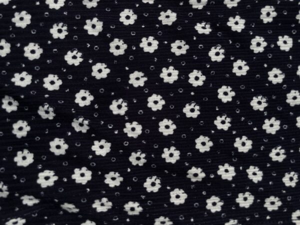 Sobre camisa azul con flores blancas - Image 3